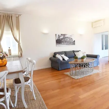 Apartment Romantic Flat Near Metro Flaminio