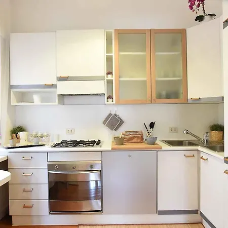 Romantic Flat Near Metro Flaminio Apartment