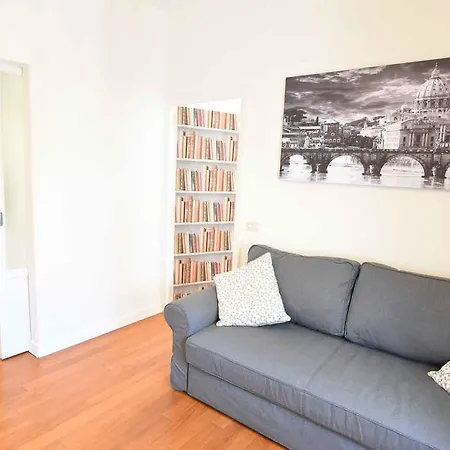 Romantic Flat Near Metro Flaminio Rome