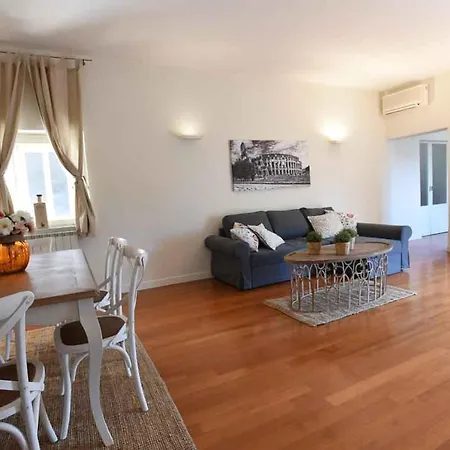 Romantic Flat Near Metro Flaminio Rome