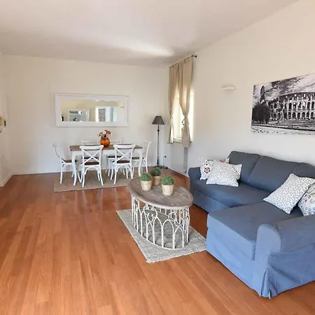 Romantic Flat Near Metro Flaminio Apartment